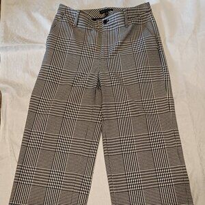 Banana Republic Wide-Leg Cropped Trousers With a Black & White Check